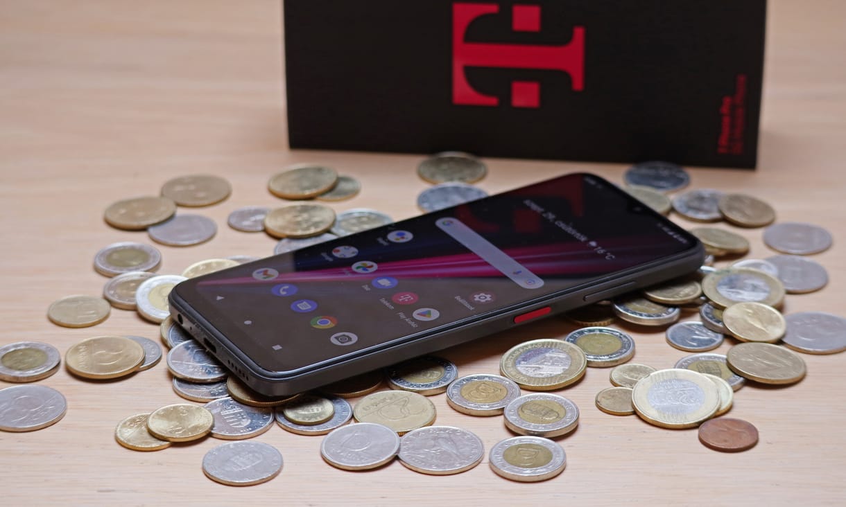 A Telekom új mobilja: 5G és nagy kijelző olcsón, de pontosan milyen áron? Teszten a T Phone Pro 5G