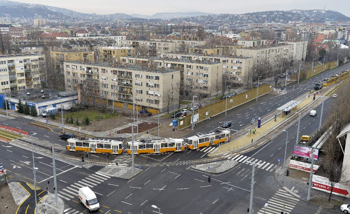 Drágán fog befutni az 1-es villamos az Etele térre