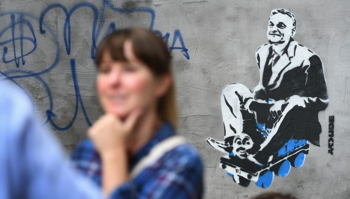 Újabb ál-Banksy Orbán-falfestmény támad Budapesten