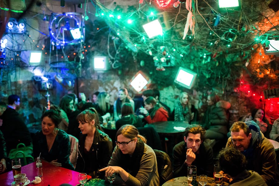 Budapest bulizik, a rendőrök razziáznak ma éjszaka