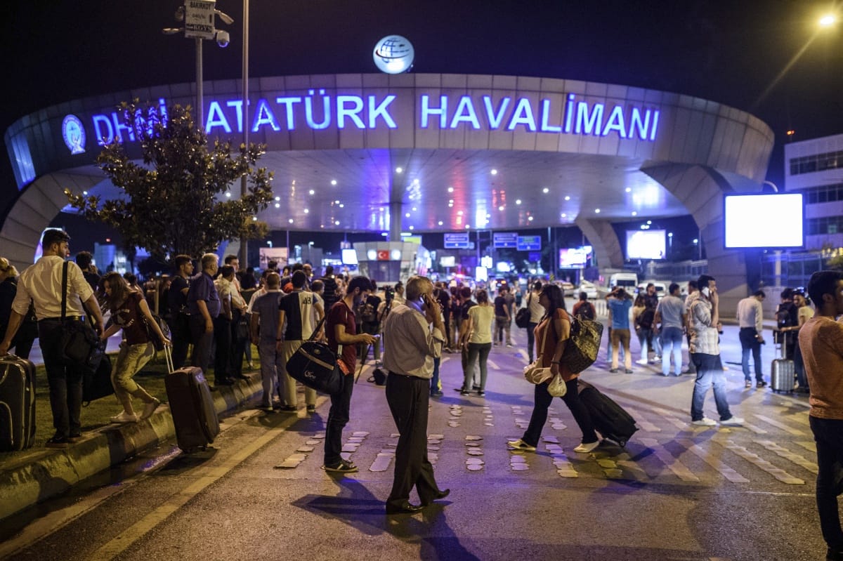 Újra megnyitott az Atatürk reptér, egy budapesti járatot töröltek
