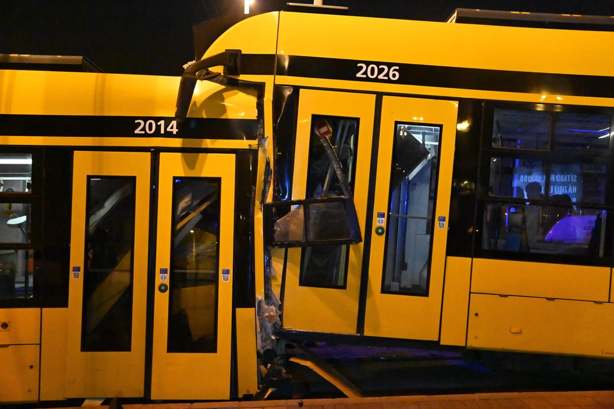 A Boráros téren összetört két Combinóból csinál egy működőt a BKV