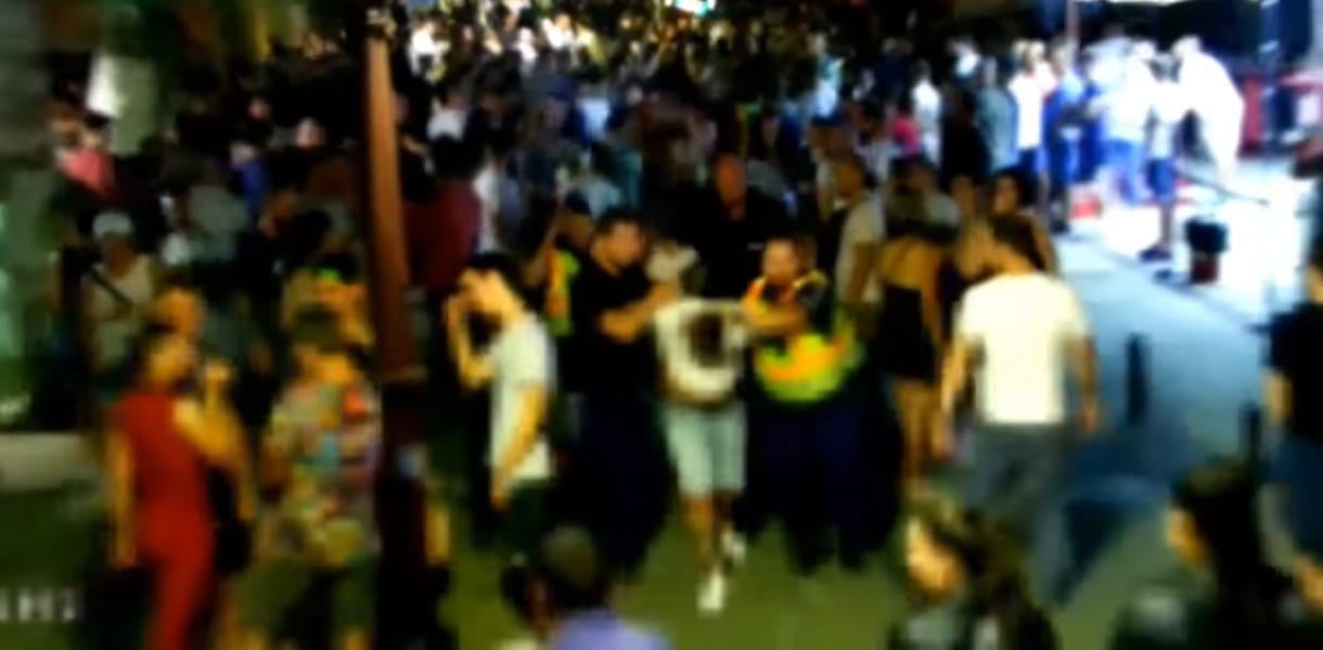 Negyven rendőr kellett egy siófoki tömegverekedés leállításához – videó