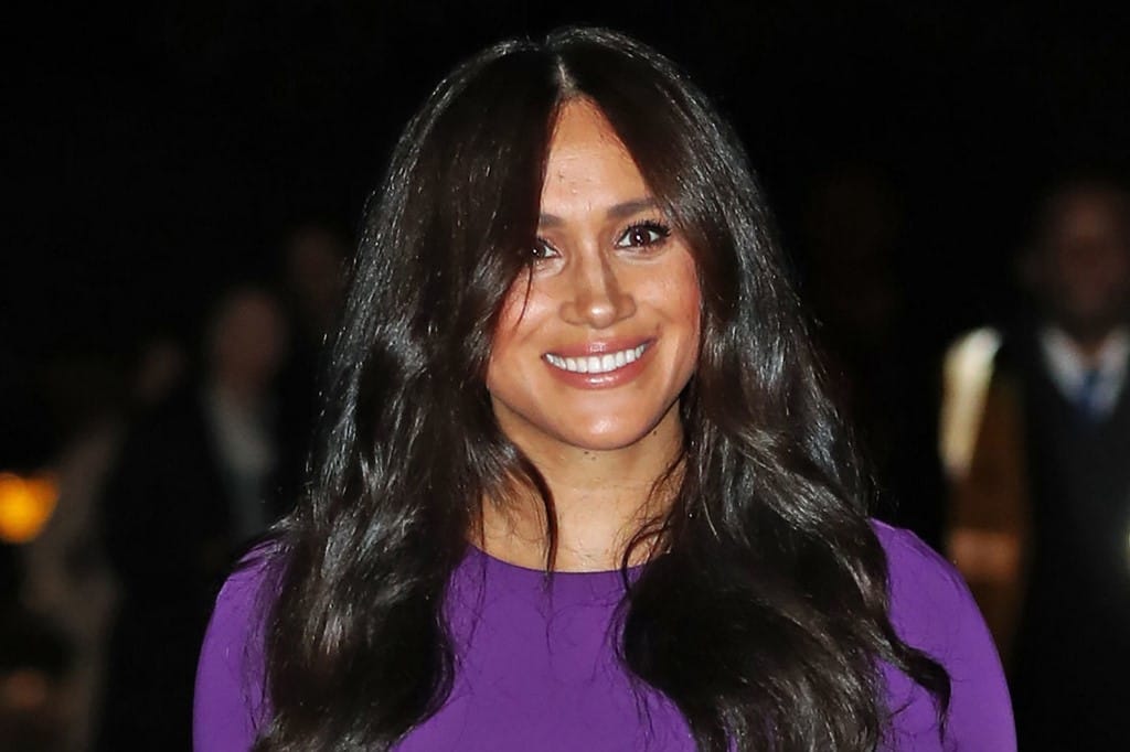 Az a kínos pillanat, mikor Meghan Markle megölelné azt, aki meghajol előtte
