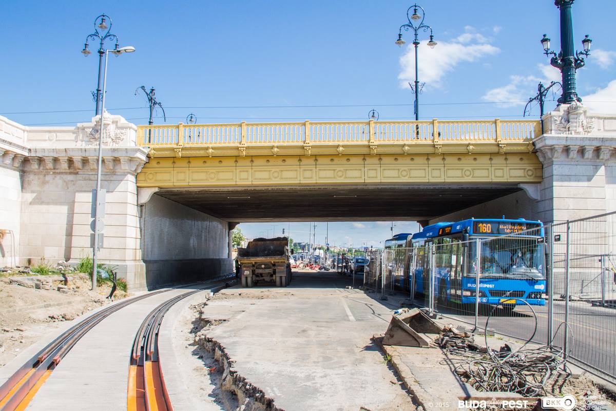 Kezd látszani, hogy fonódik majd a budai villamos – fotók