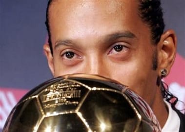 Ronaldinho elbúcsúzott és köszönetet mondott a labdának