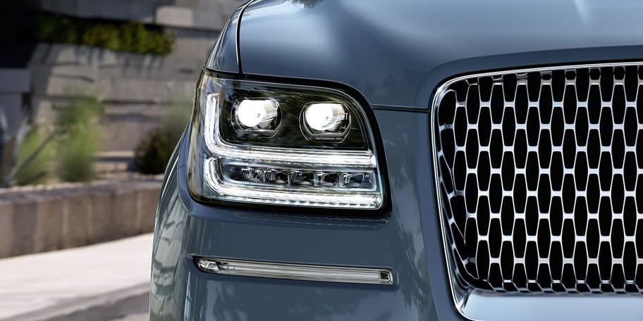 Ehhez az óriáshoz képest az Audi Q7 és a BMW X6 csak játékautó