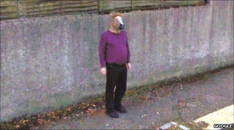 Bizarr lóálarcost fotózott le a Google Street View
