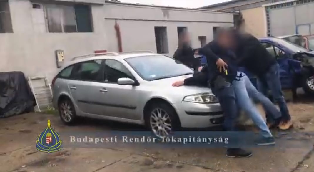 Több mint egy kiló kokaint találtak a rendőrök egy csepeli műhelyben – videó