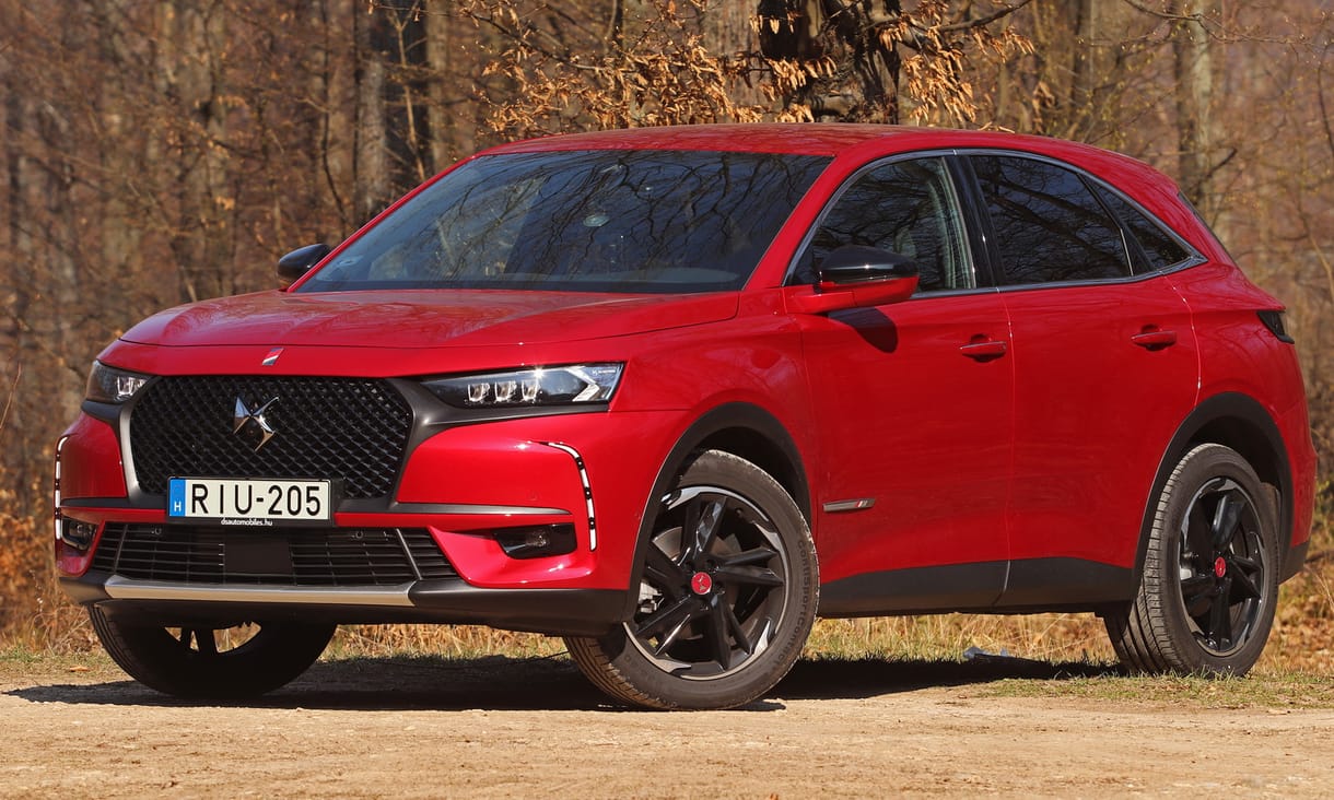 Elnöki ügy: teszten Macron autója, az extravagáns DS 7 Crossback