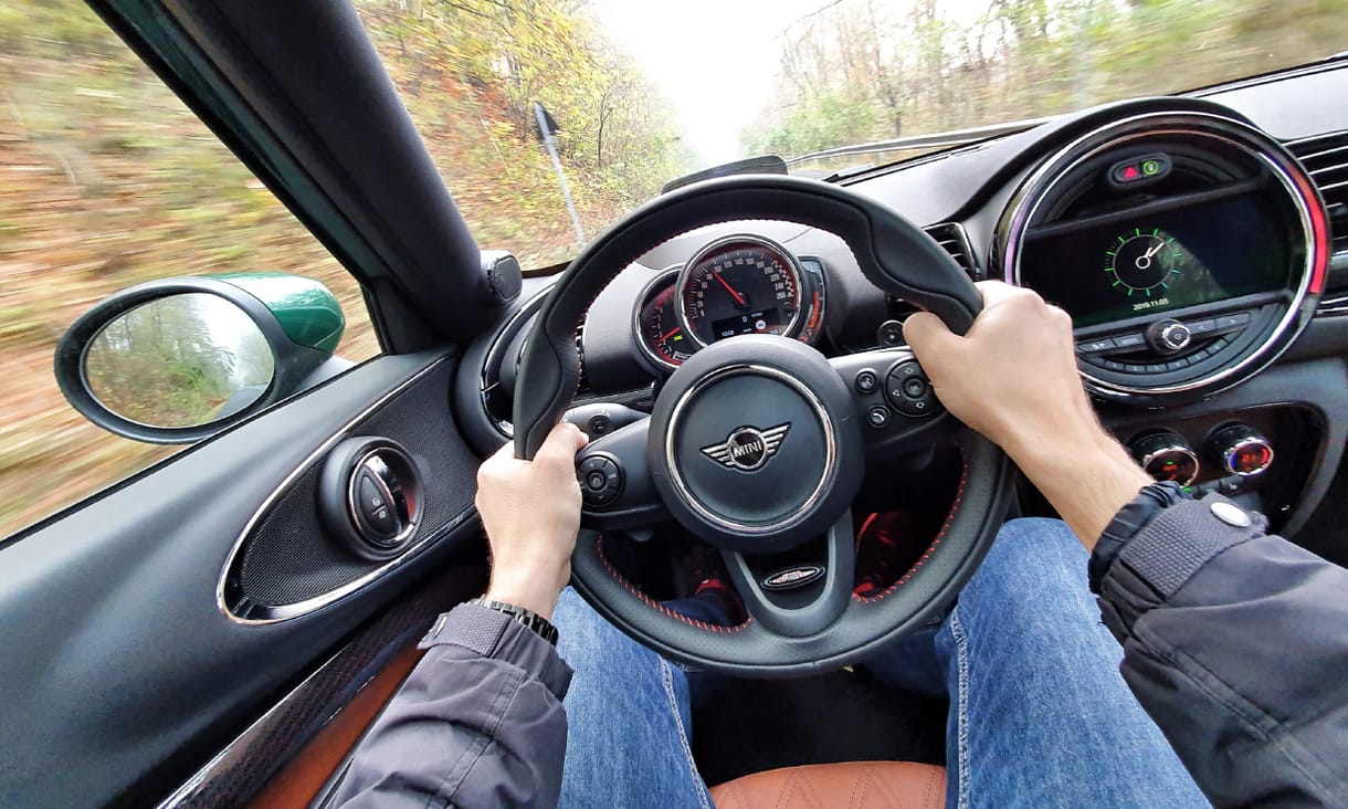 Ide az összes kanyarral! Kipróbáltuk, mit tud egy 306 lóerős Mini