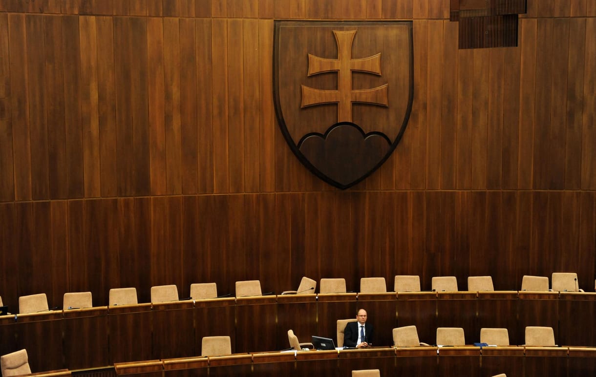 Kibertámadásnak hitték, de csak egy kétbalkezes politikus miatt halt le a szlovák parlament rendszere