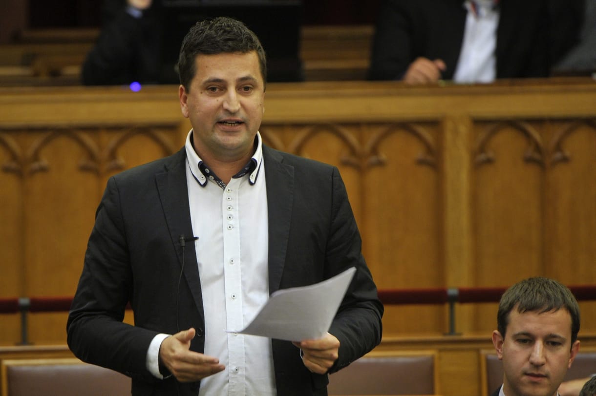 Balatonalmádi polgármestere milliós jutalmat szavazott meg magának