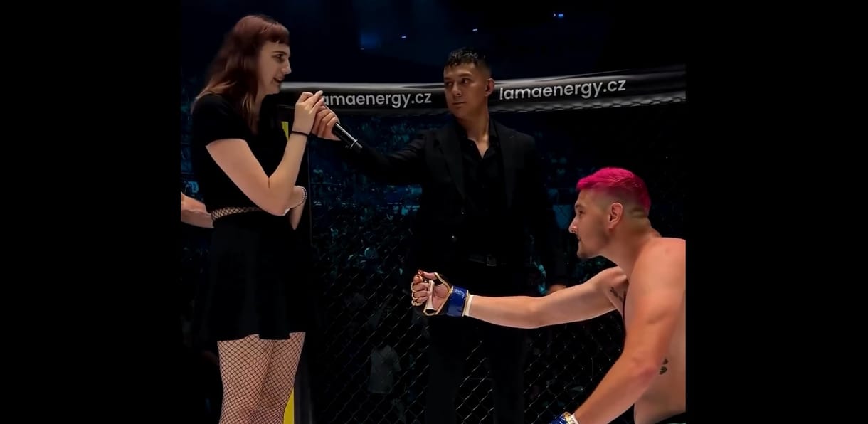 Vesztes meccs után kérte meg a barátnője kezét a ringben egy MMA-harcos, nem lett jó vége – videó