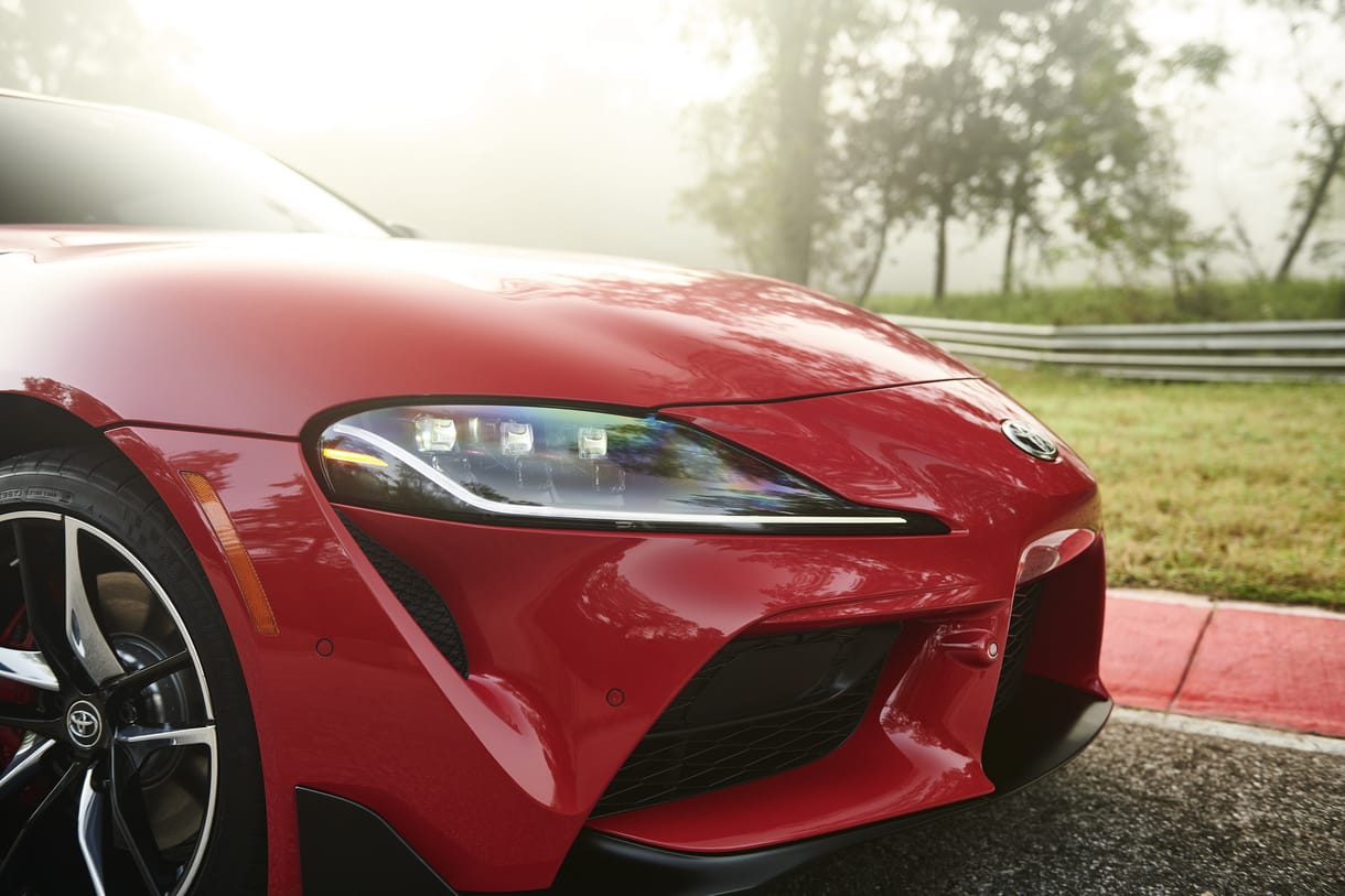 Furcsa, de ilyen is van: a BMW hívja szervizbe a Toyota új sportkocsiját