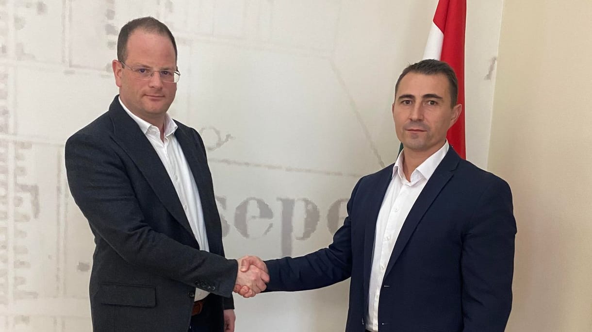A csepeli fideszes polgármester állapodott meg Jellinek Dániellel, nem zár be a helyi munkásszálló