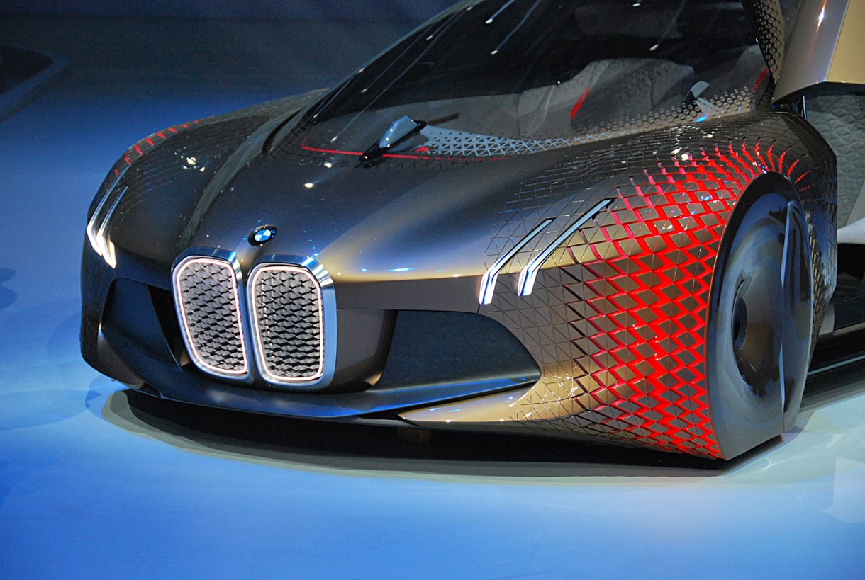 Megnyomta a 100. évét a BMW, együtt a négy futurista csodajárgány