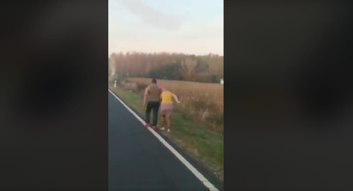 Hajánál fogva rángattak egy nőt a 83-as főúton