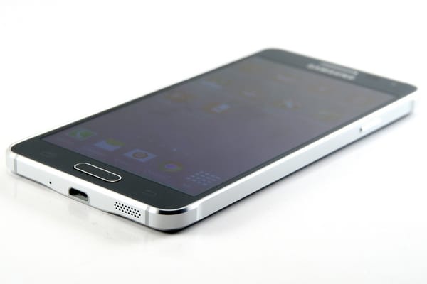 Teszteltük a Samsung csúcsmobilt, amely végre fémből (is) van