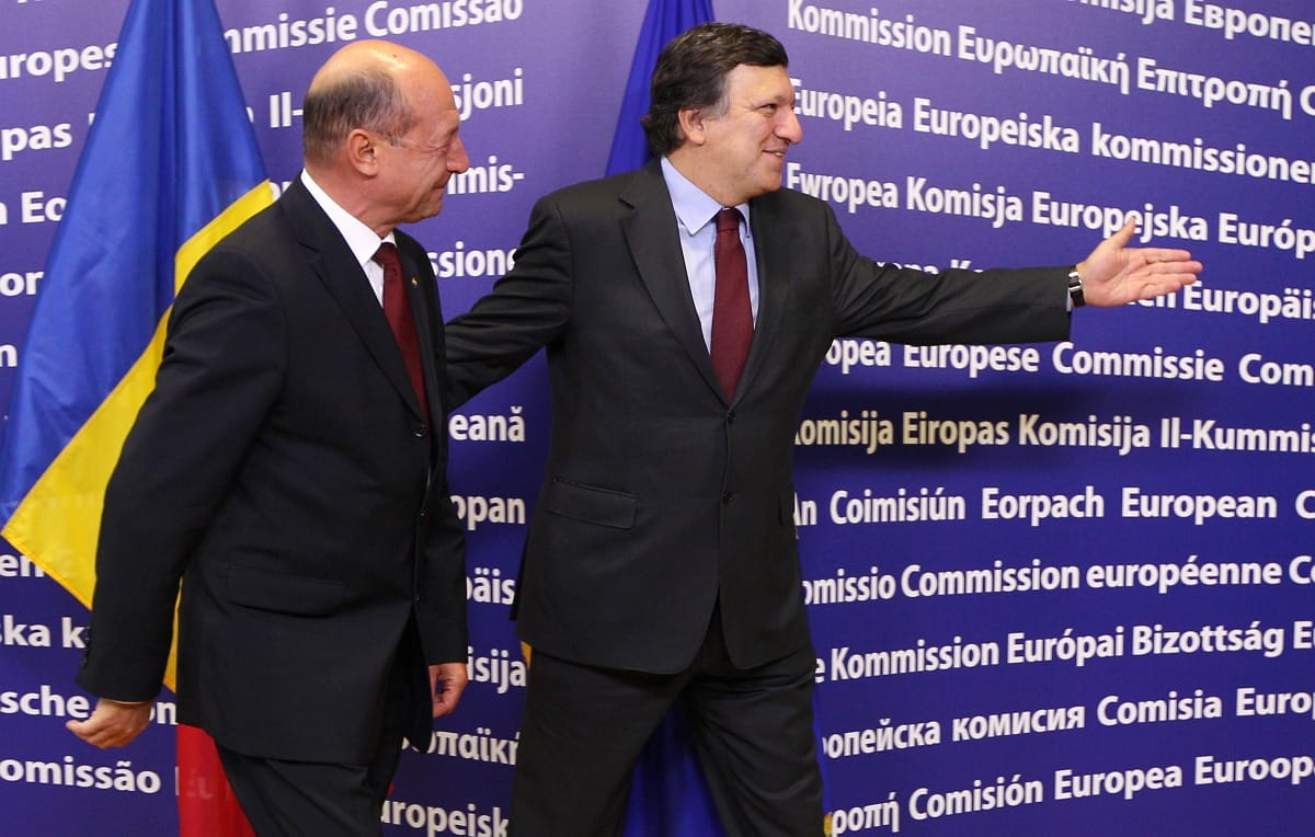 Újabb 300 ezer embert küldenek el a román közszférából