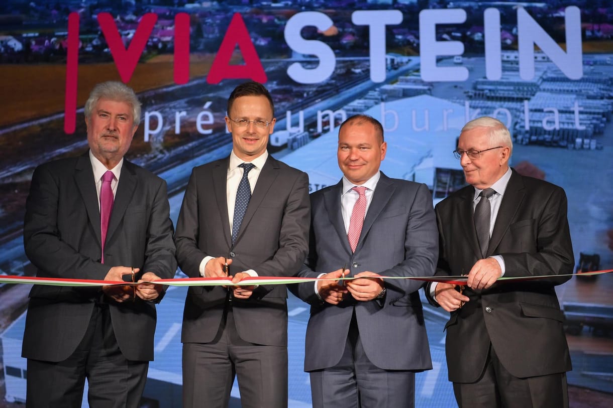 Kavicskirállyá koronázta a kormány a vállalkozót, aki szívességet tett Mészáros Lőrincnek