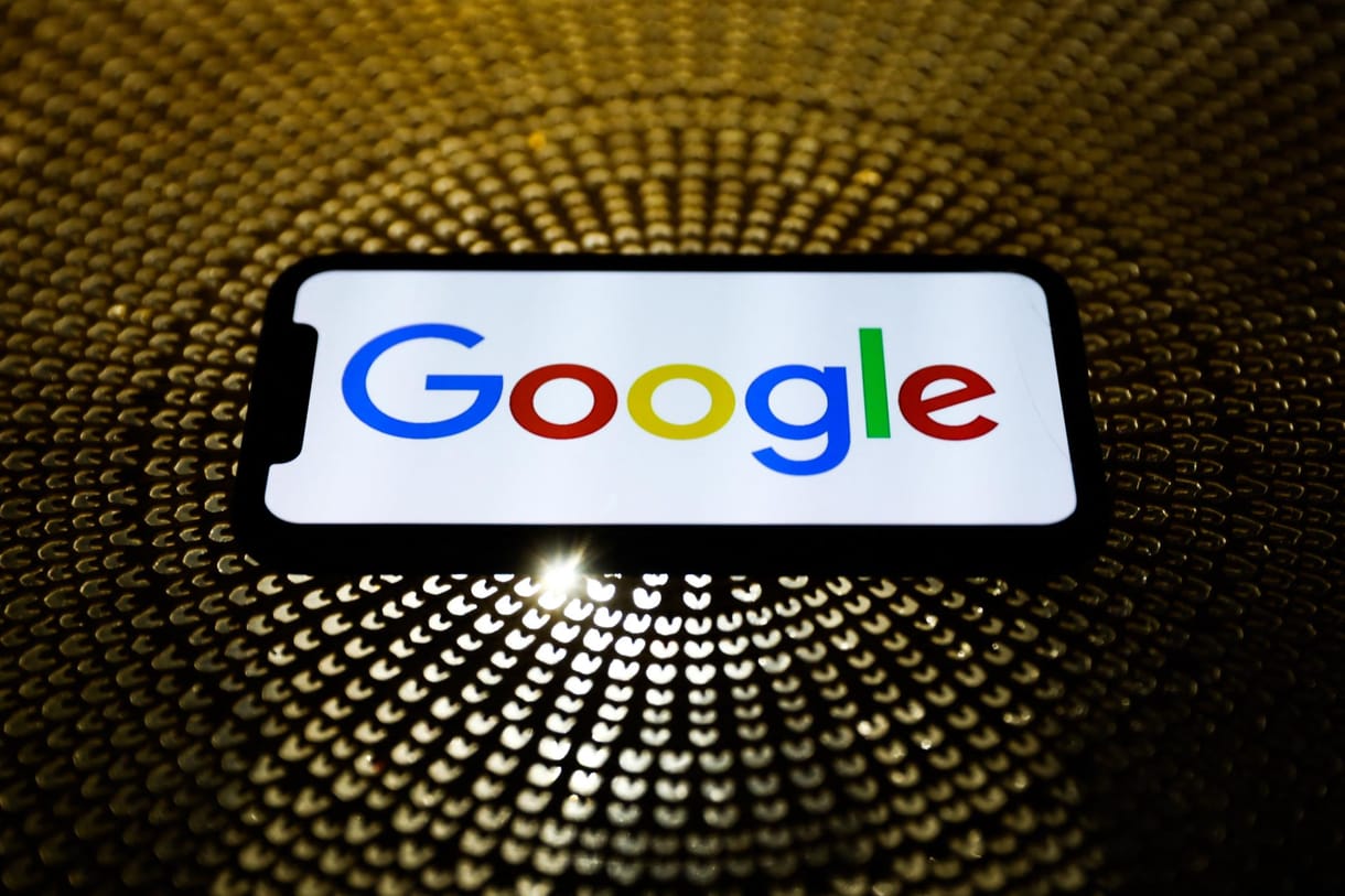 Gond nélkül leír egy képet és válaszol a kérdéseinkre a Google mesterséges intelligenciával dolgozó újdonsága