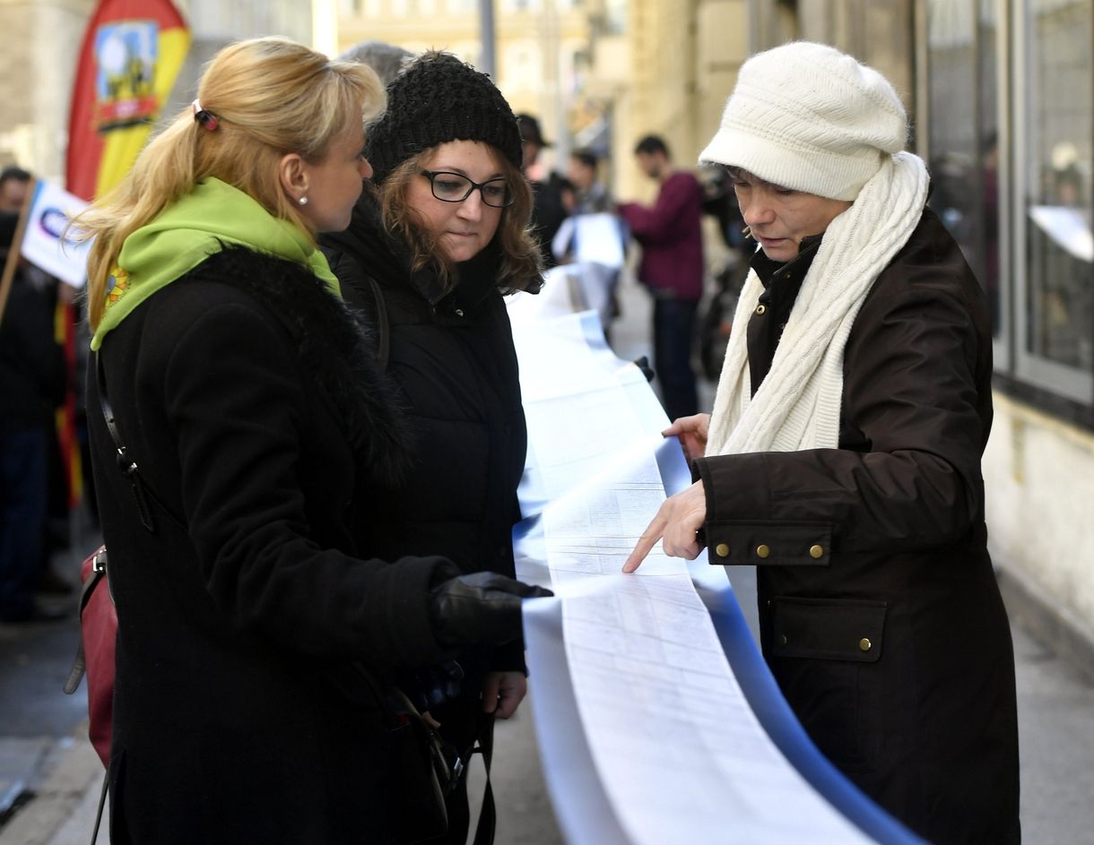 Őrült bérek országa: tanulj magyar, szegény lesz belőled!