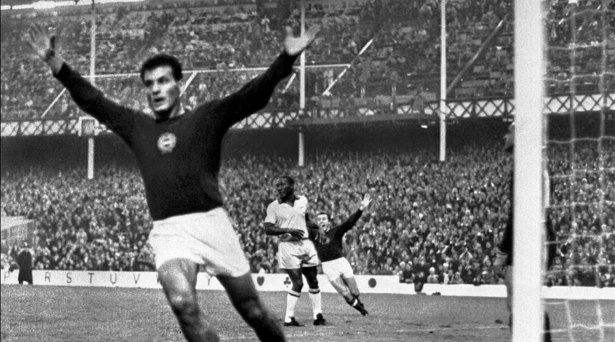 Németh Gábor: Magyar Pelé letűrt sportszárral – In memoriam Farkas János