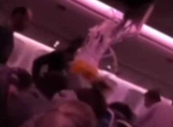 Légörvénybe került egy Boeing, sok utas a mennyezetnek csapódott