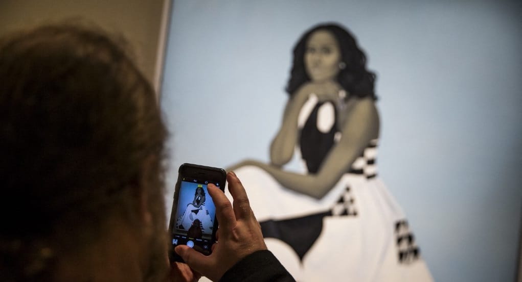 Obamáék első randijának a helyszínén állították ki a róluk készült festményeket