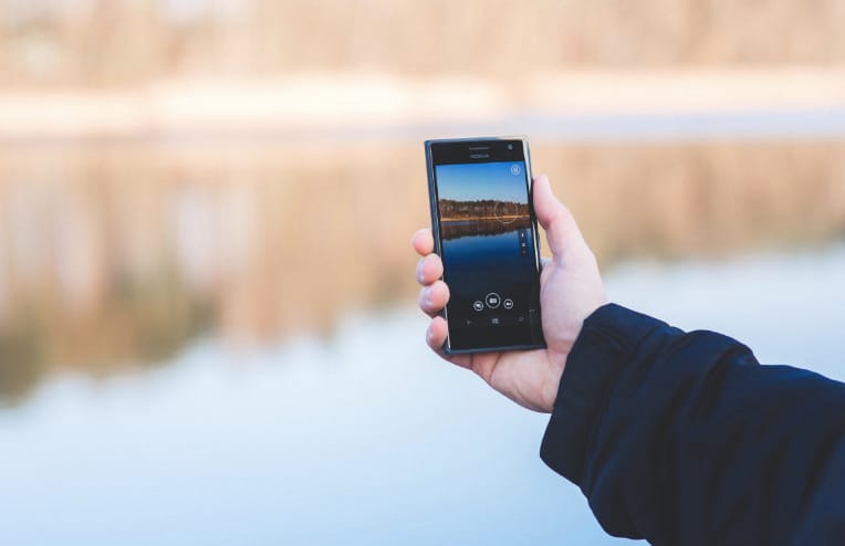 Így tartsa a telefonját, ha jó fotókat szeretne készíteni