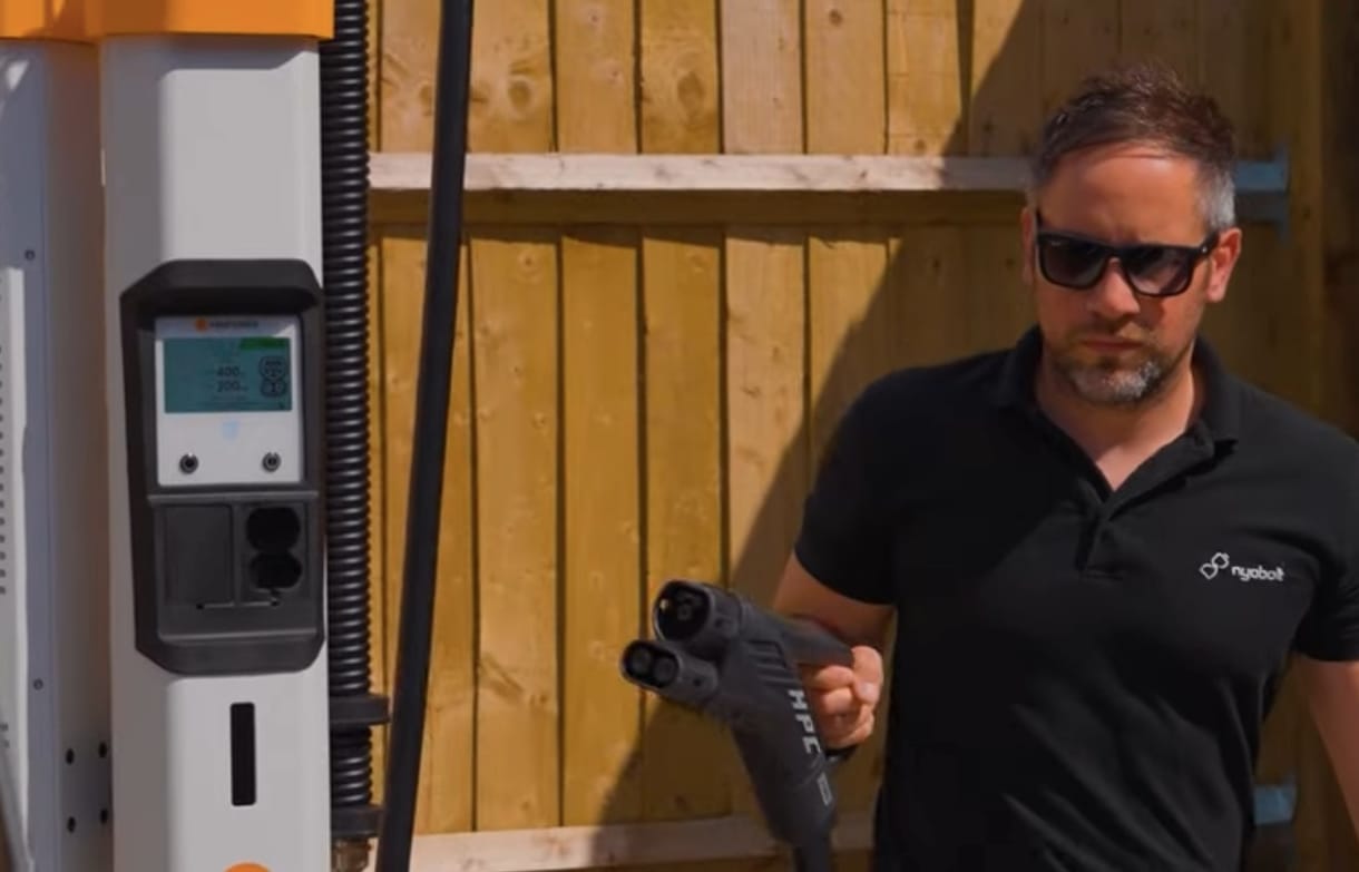 Rájött egy brit cég, hogyan lehet 5 perc alatt 80 százalékosra tölteni az elektromos autót