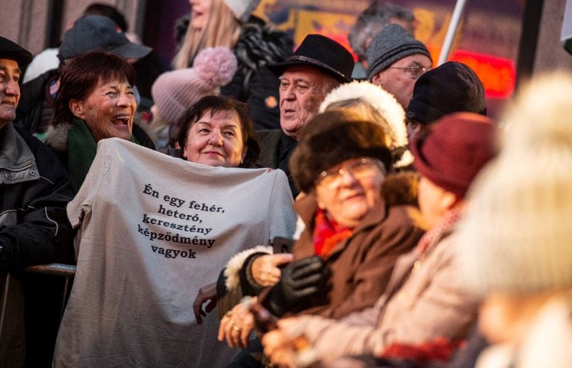 Az áldozati szerep vigaszt nyújt, és erkölcsi tisztaságot kölcsönöz a Fidesznek