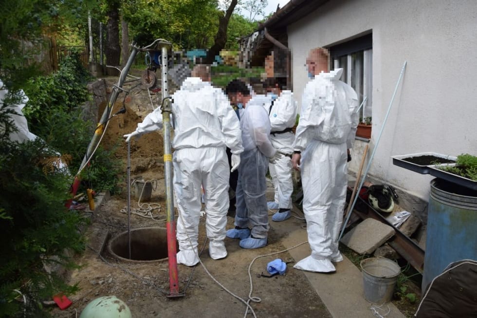 Megölte, kútba dobta, betemette nőismerősét - egy évig tudta titkolni