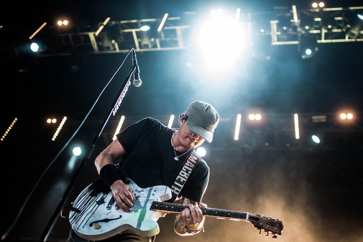 Meglepetés szólólemezzel jelentkezett a Blink 182 volt frontembere