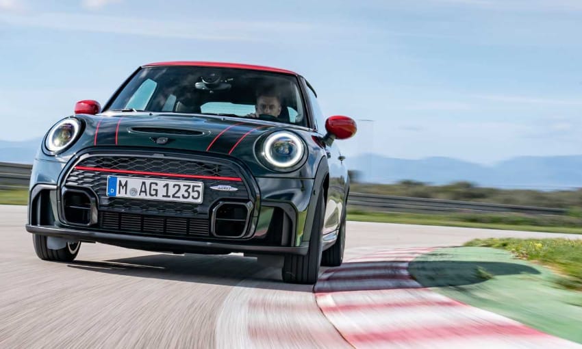 Kicsi a bors, de erős: megújult a Mini JCW