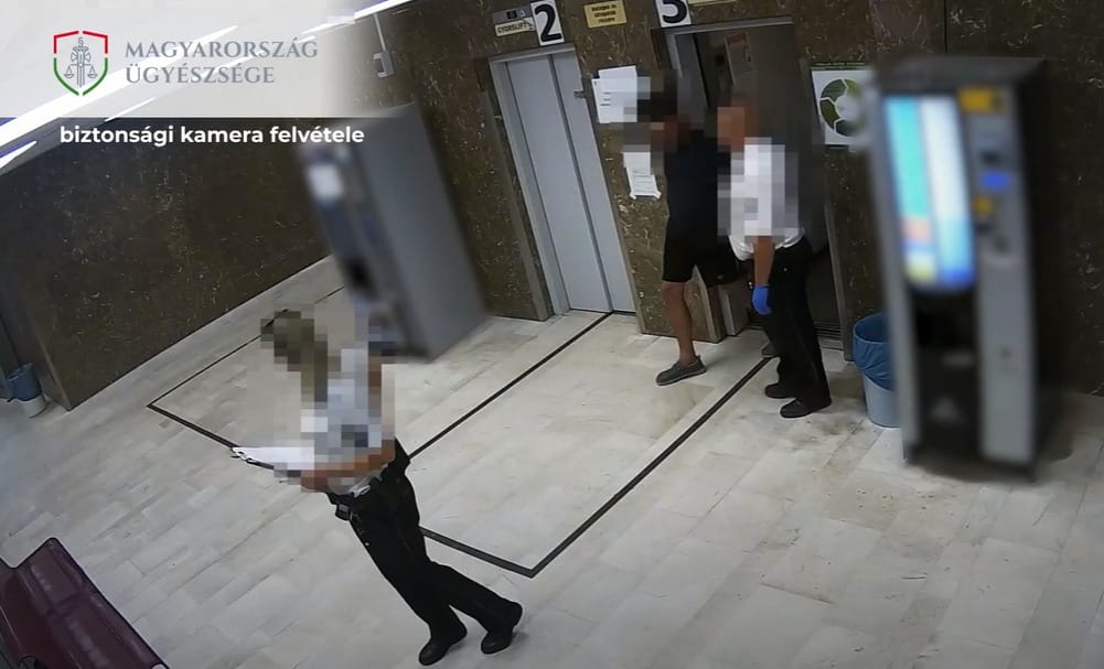 Gázpisztollyal támadt a főorvosra, vádat emeltek ellene