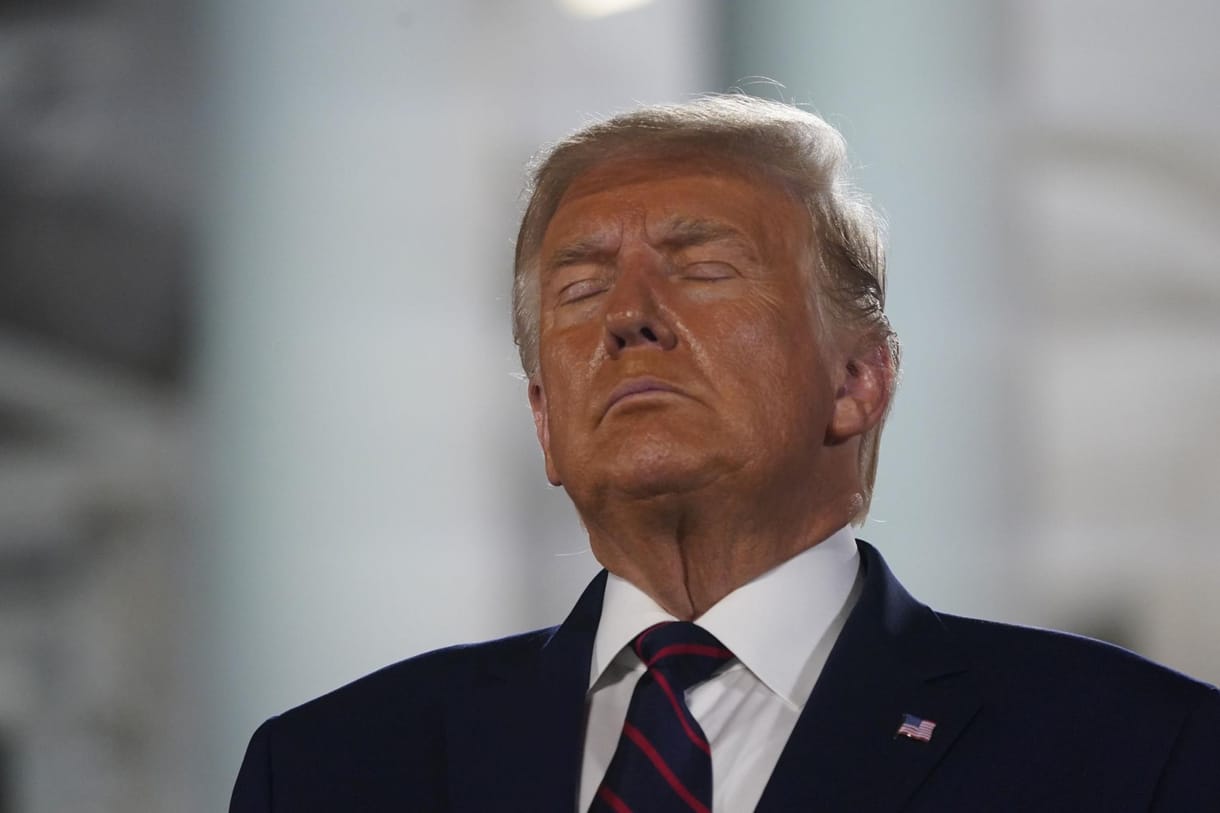 Dedikált Biblia menti meg Trump kampányát?