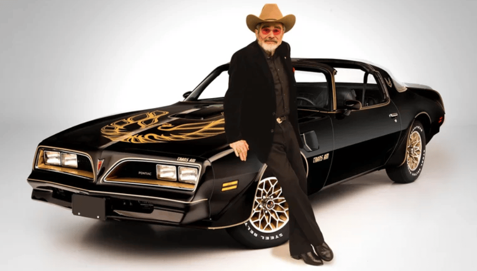 Eladják Burt Reynolds autóit, közte a saját használatú Smokey és a Bandita autót
