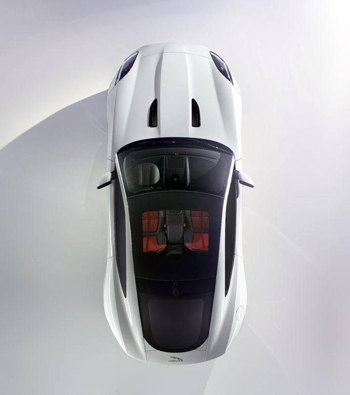 Íme az első fotó a Jaguar F-Type kupéról
