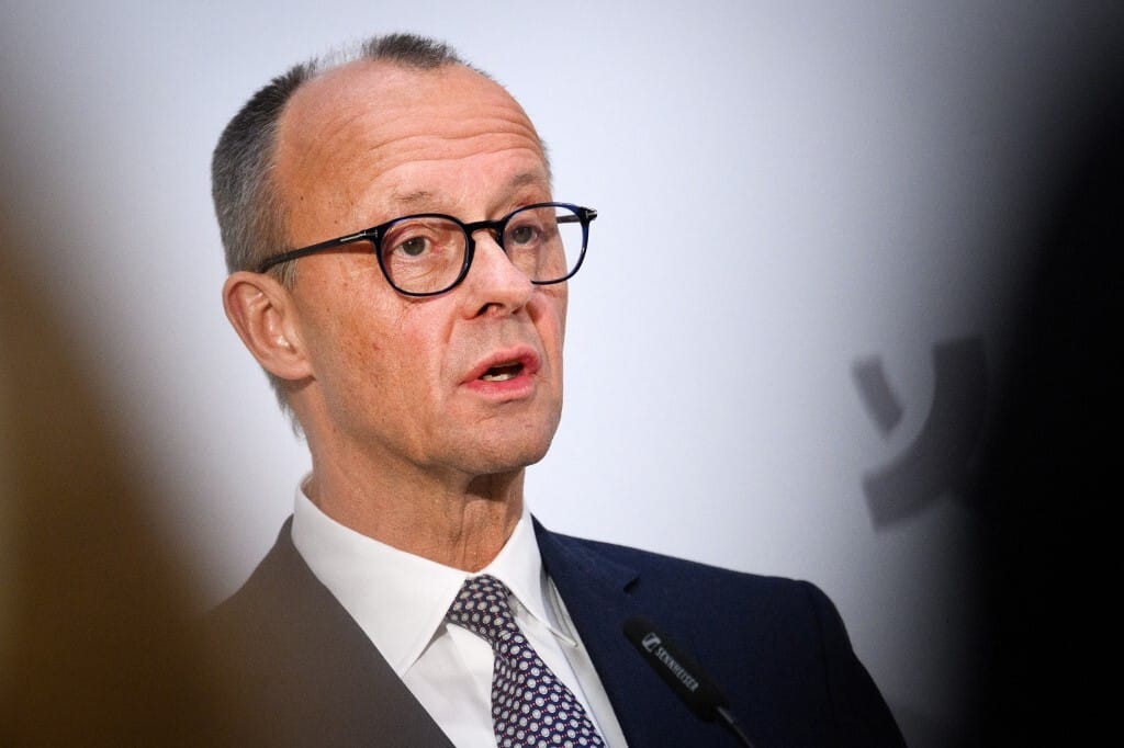 Kancellársága első napján állandó határellenőrzést vezetne be a legesélyesebb jelölt Németországban