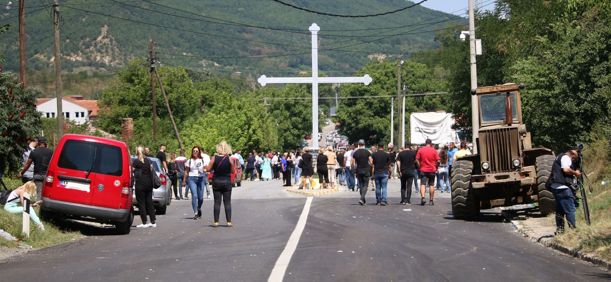 A torlaszok elkerültek Koszovó határáról, a válság azonban marad