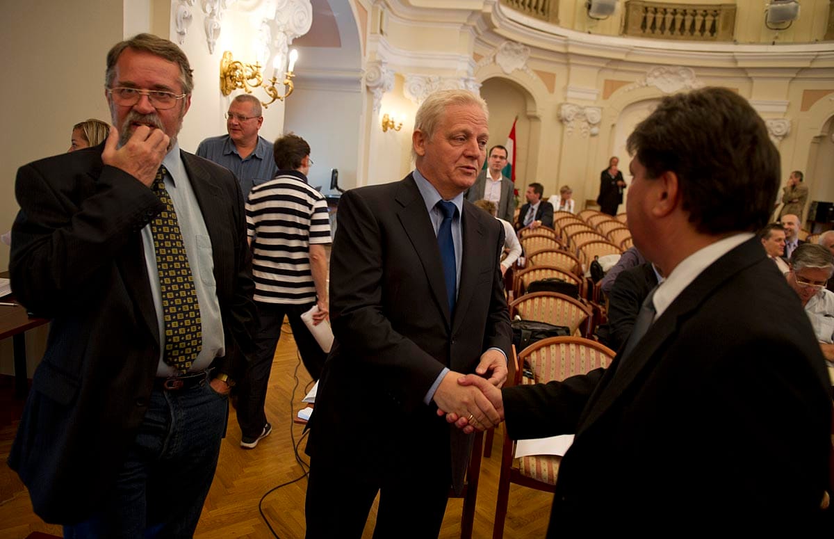 Holnap dönthetnek Tarlósék az újabb átnevezésekről