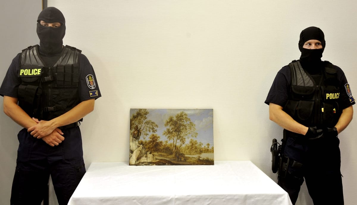 Hiánytalanul előkerültek a Budáról ellopott festmények