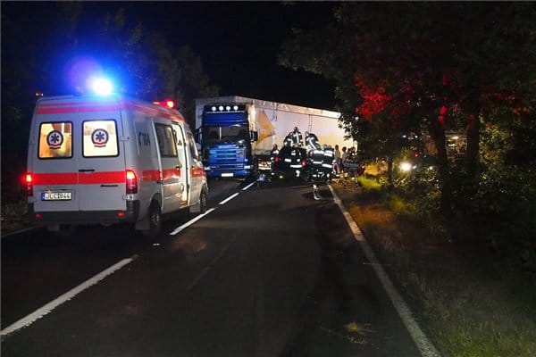 Tolatni kezdett a 45-ösön a lengyel kamion – egy magyar fiú halt bele
