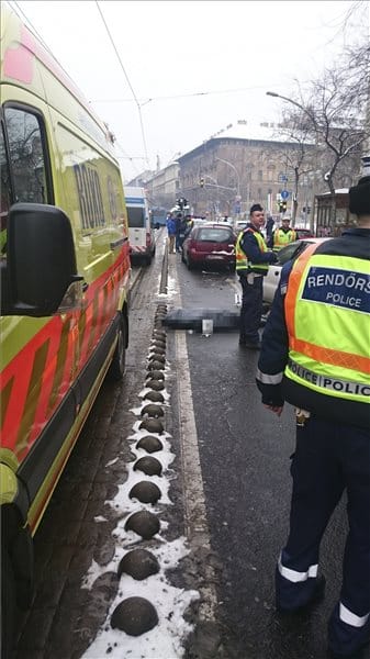 Vezetés közben halt meg egy bácsi a József körúton