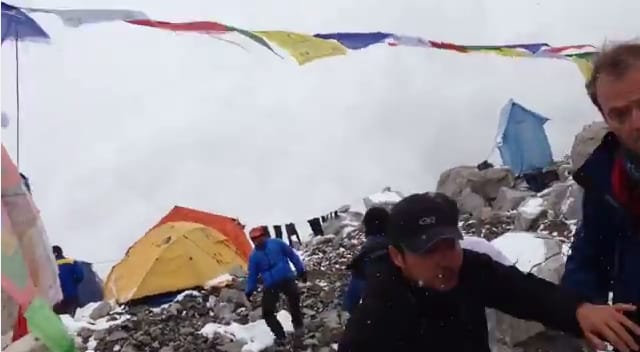 Földrengés: Sokkoló videót küldött egy hegymászó a Mount Everestről