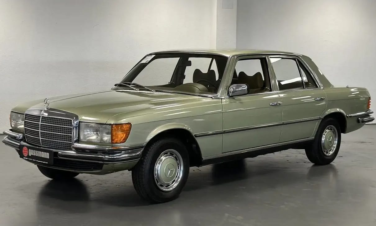 Minimál luxus: kurblis ablak a puccos Mercedes S-osztályban