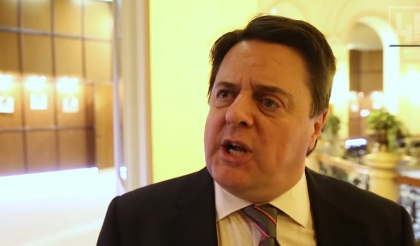 Magyarországon épít szélsőjobbos bázist, ide is költözik Nick Griffin