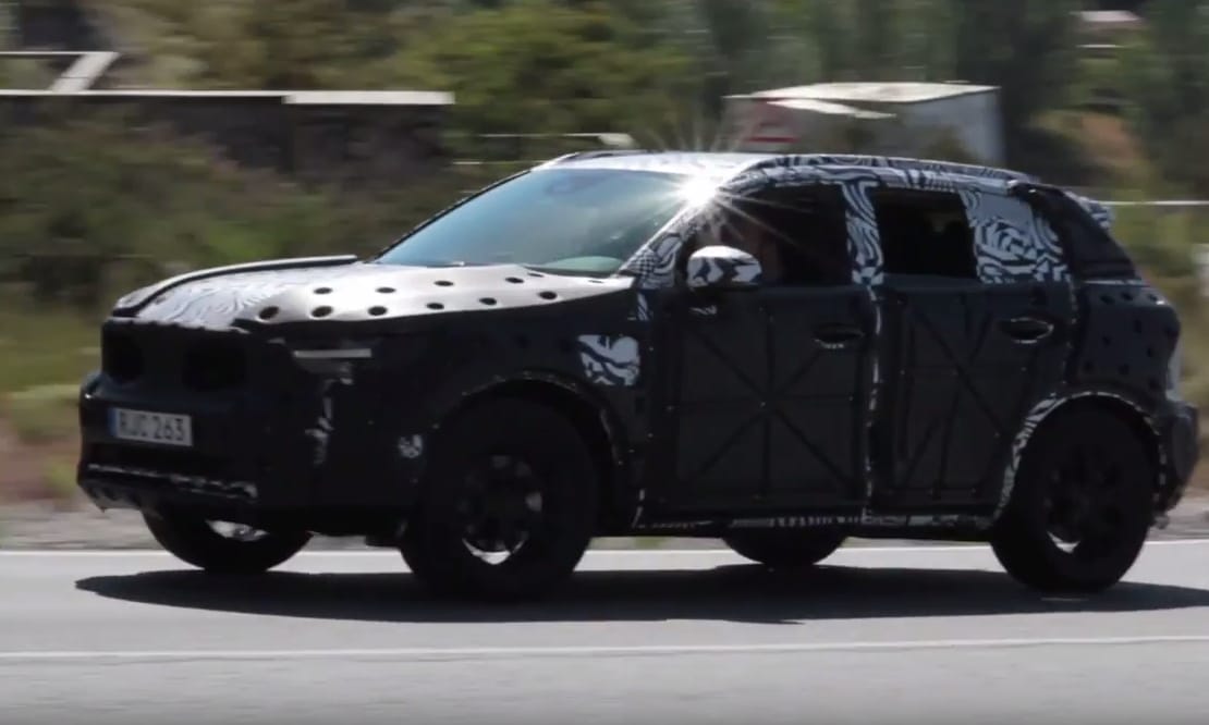 Kémvideó: egyelőre még csúf a Volvo XC40, de már nem sokáig
